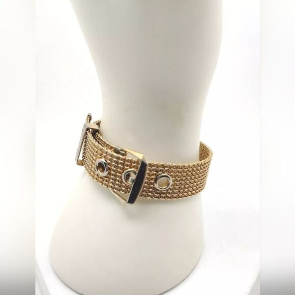 Vintage Avon Vintage Avon Gold Tone Mesh Belt Buckle Adjustable Bracelet 6" - 7" - Picture 2 of 14